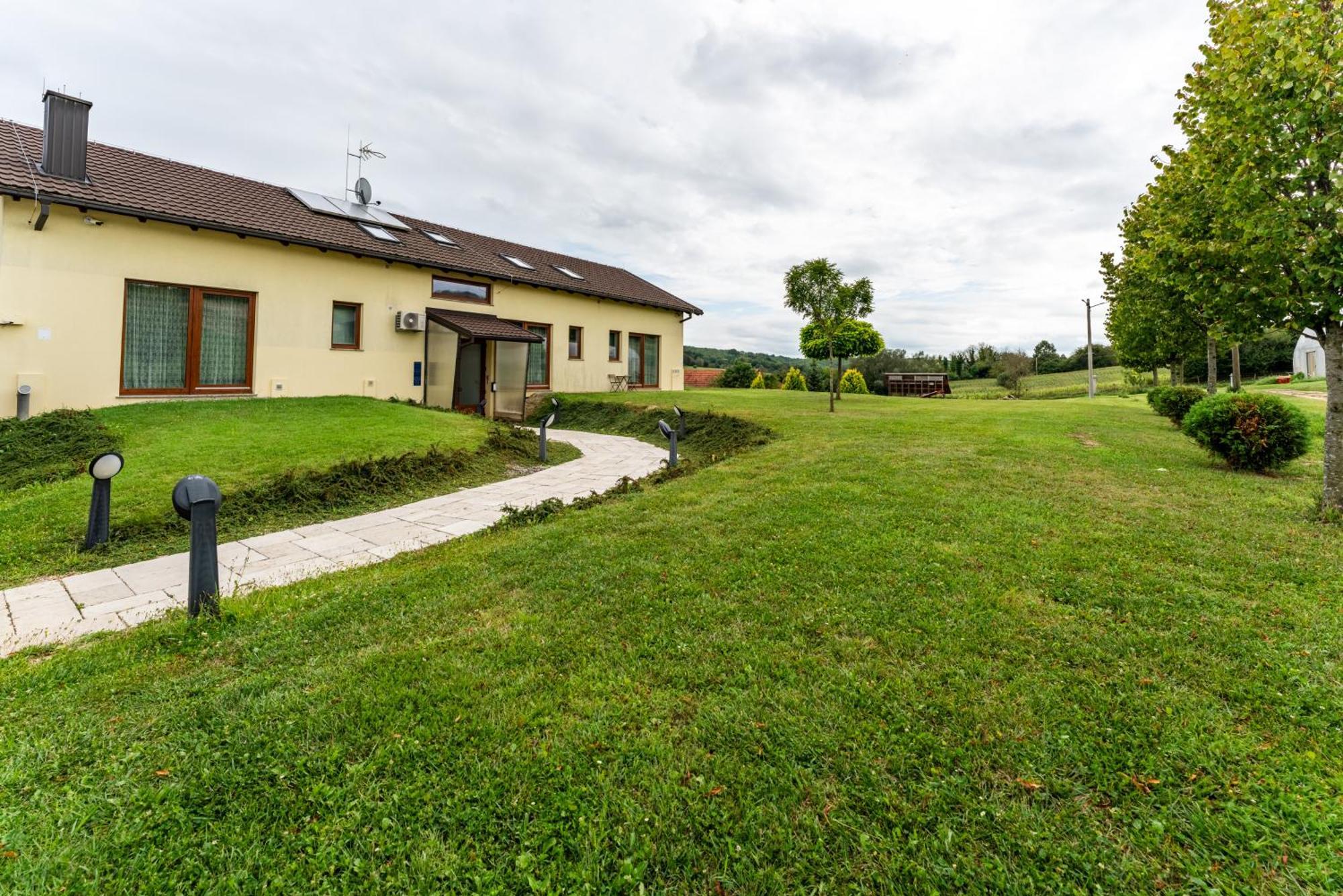 Bed&Breakfast Vinarija Coner Bjelovar Εξωτερικό φωτογραφία