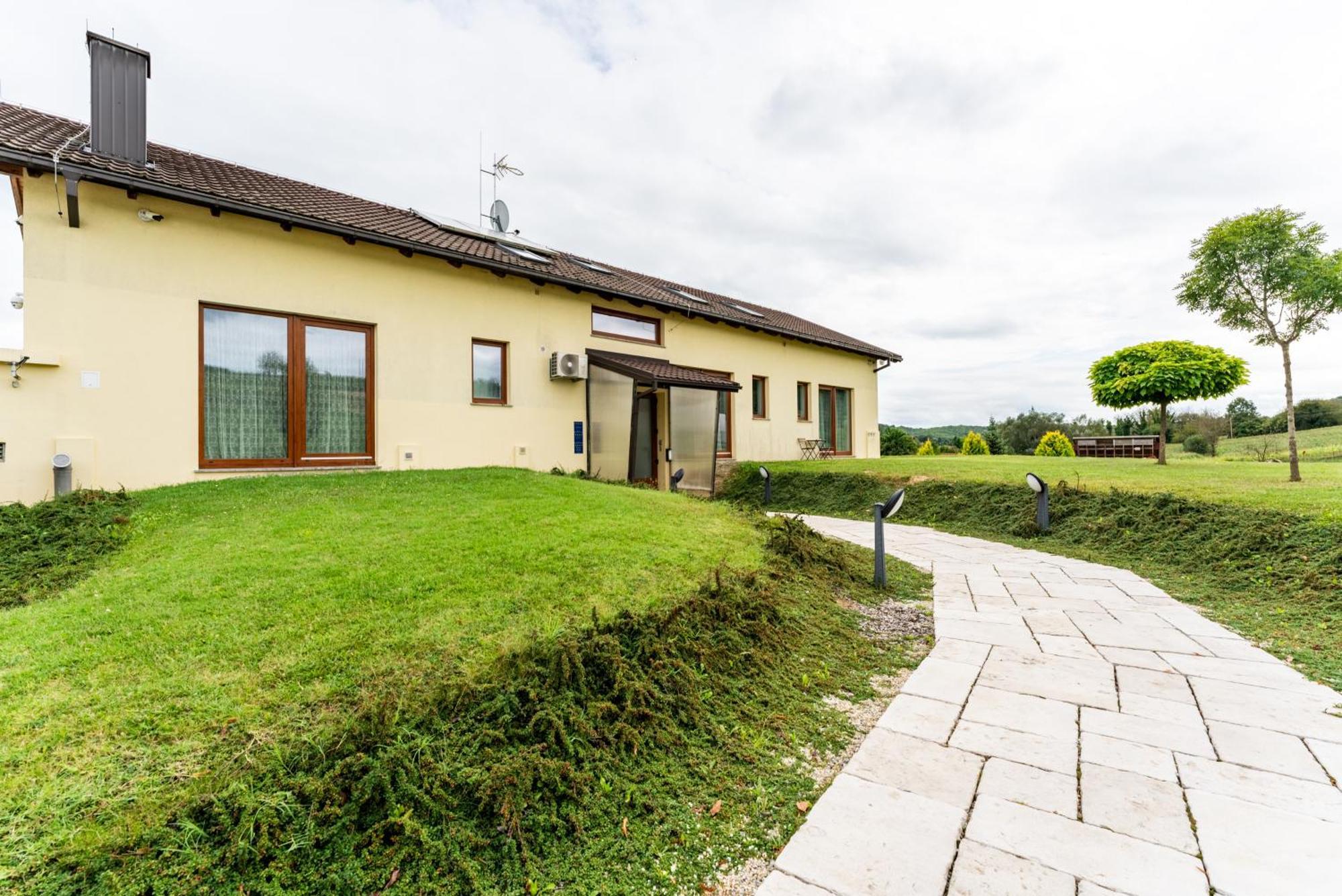 Bed&Breakfast Vinarija Coner Bjelovar Εξωτερικό φωτογραφία